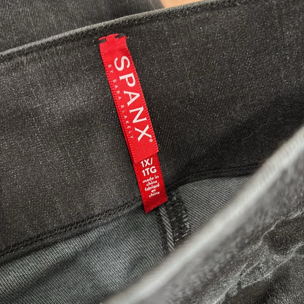 Spanx black distressed skinny jeans size 1 - Picture 3 of 3
